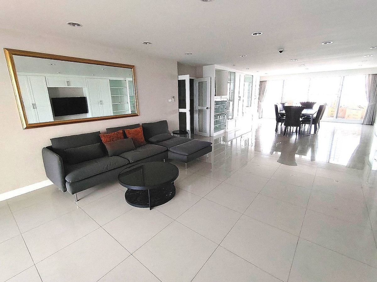 For RentCondoSukhumvit, Asoke, Thonglor : GrandVille House2  in Sukhumvit Soi 19 for rent 3 Bedrooms and 3 Bathrooms 253 sqm 90,000 per month