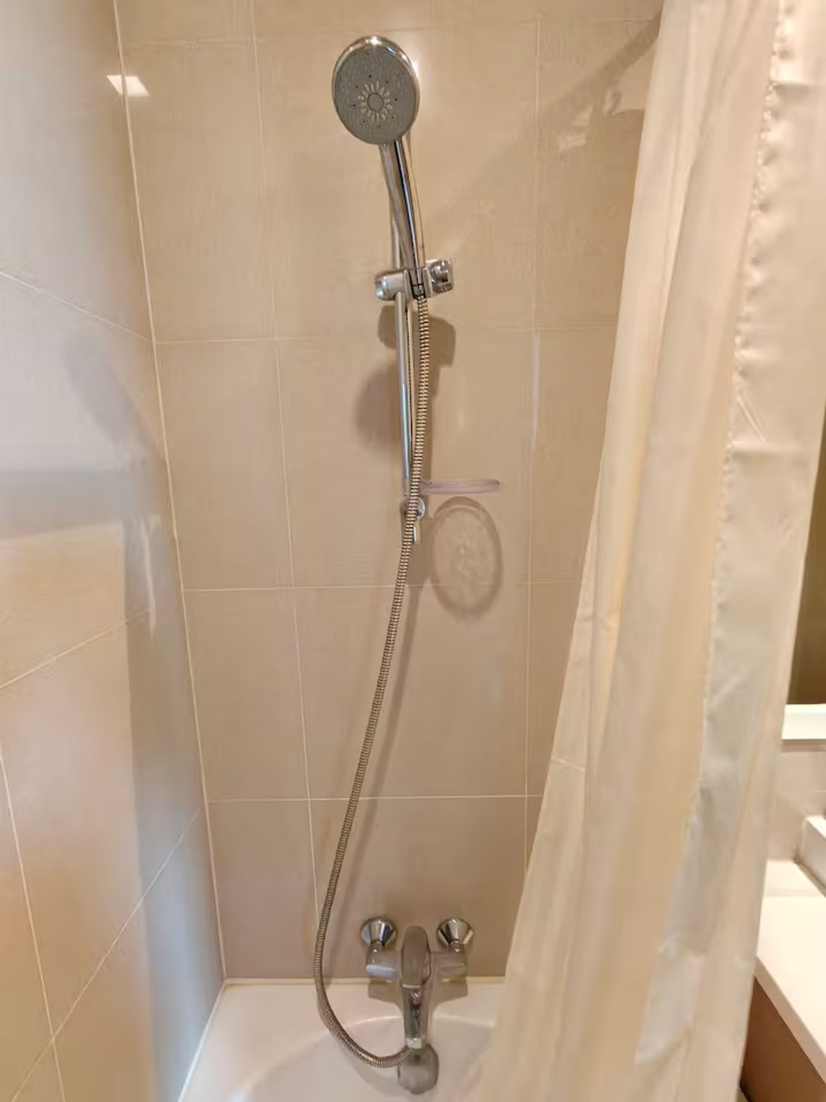 For RentCondoSukhumvit, Asoke, Thonglor : 🚅✨  Noble Refine Phrom Phong For rent 2 bedroom condo - only 5 minutes walk to BTS Phrom Phong.