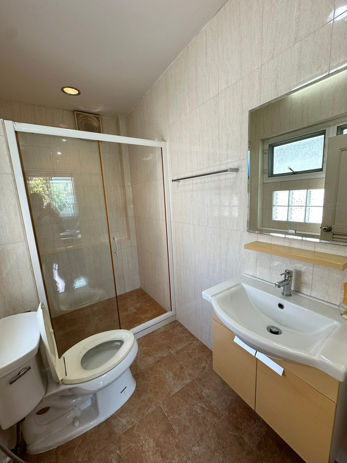 ให้เช่าบ้านพระราม 9 เพชรบุรีตัดใหม่ RCA : ให้เช่า บ้านเดี่ยว 2 ชั้น ซอยศูนย์วิจัย