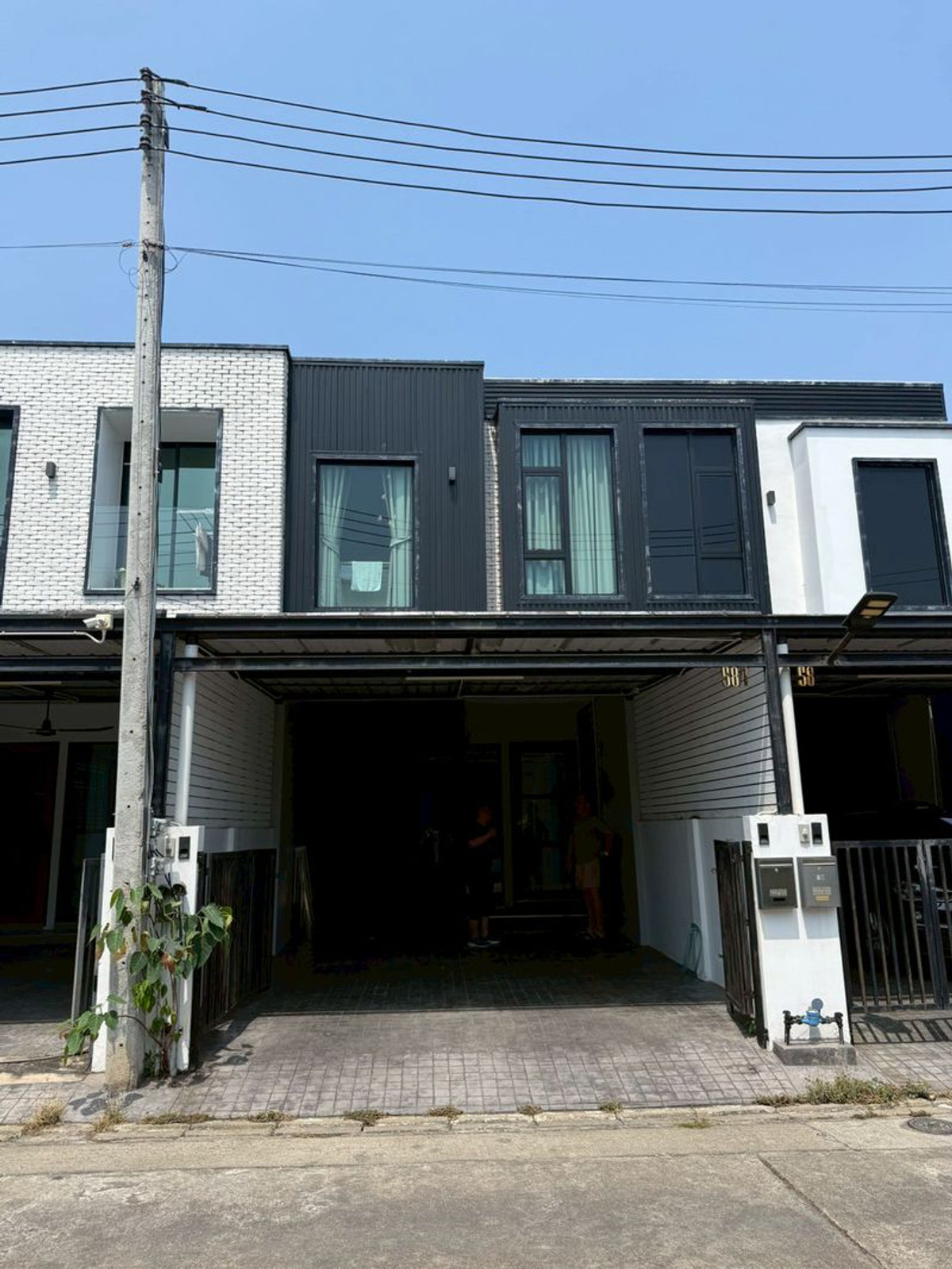 ขายทาวน์โฮมเชียงใหม่ : ทาวน์โฮม 2 ชั้น หมู่บ้านคุ้มครพิงค์ 1 ขนาด 22.3 ตารางวา 2 ห้องนอน  ติดสนามบินเชียงใหม่ ตำบลสุเทพ อำเภอเมืองเชียงใหม่ จังหวัดเชียงใหม่