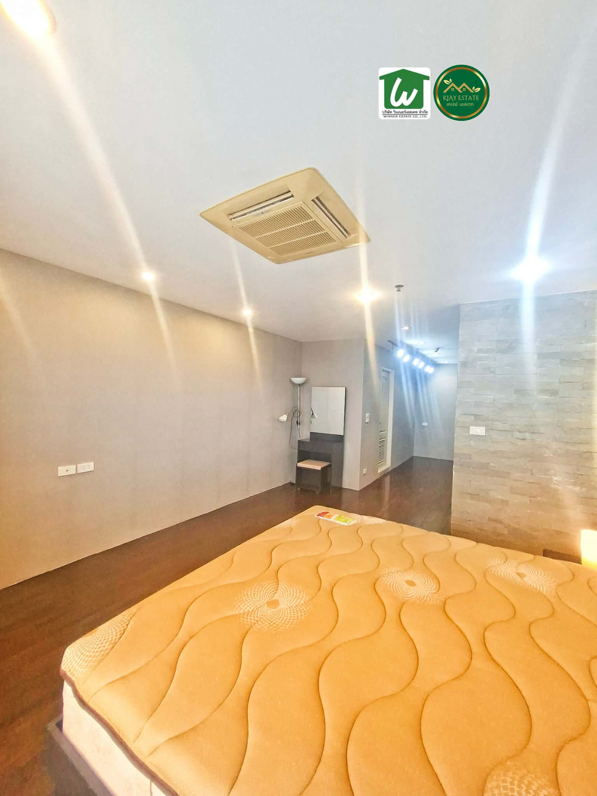 ให้เช่าคอนโดสีลม ศาลาแดง บางรัก : ให้เช่าด่วน State Tower Silom - 2 ห้องนอน  วิวเจ้าพระยา เพียง 🔥 38,𝟎𝟎𝟎/เดือน🔥BTS สะพานตากสิน ห้องสวย พร้อมอยู่