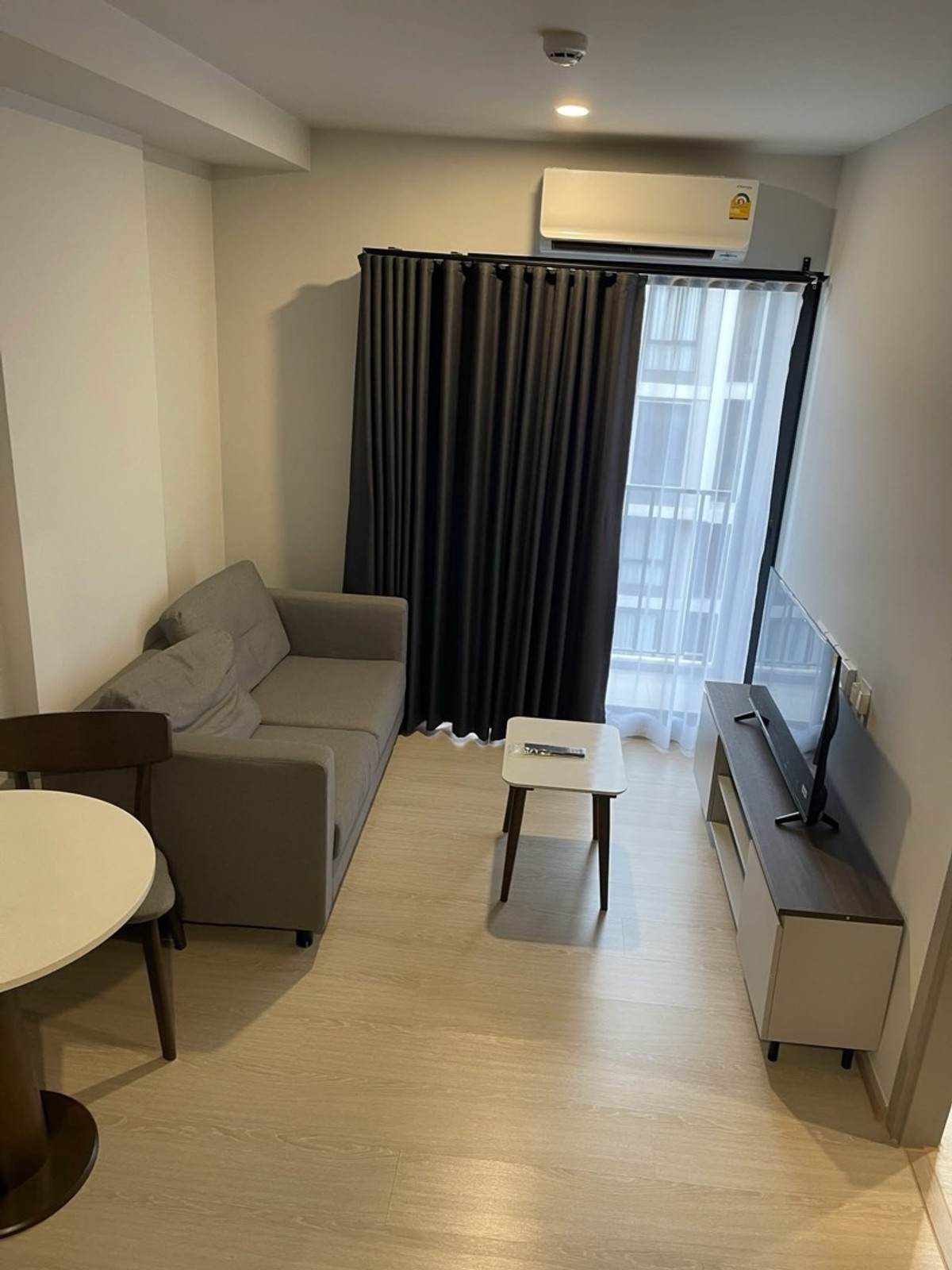 ให้เช่าคอนโดปทุมธานี รังสิต ธรรมศาสตร์ : 📍โครงการ : Nue Cross Khu Khot Station 
                (นิว ครอส คูคต สเตชั่น)

🚝 ใกล้ : BTS สถานีคูคต ประมาณ 200 เมตร
💵 ราคาเช่า : 12,000 บาท / เดือน