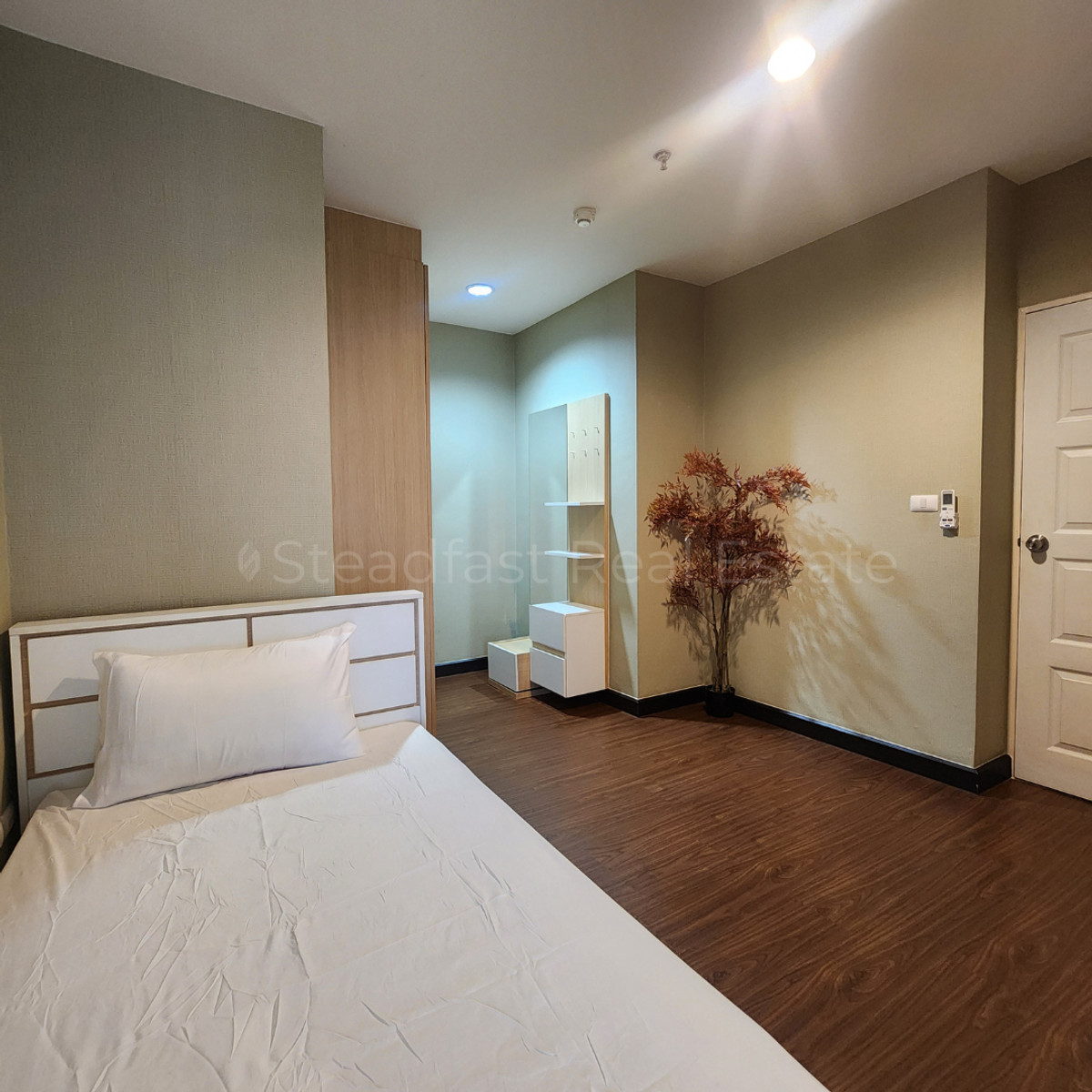 For RentCondoChaengwatana, Muangthong : 🏙️ Condo for Rent: Akesin Place Ngamwongwan – Spacious Unit, Great Location Near MRT✨ LINE : @steadfastre