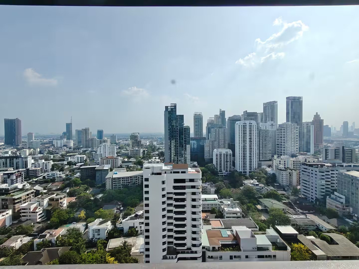 For RentCondoSukhumvit, Asoke, Thonglor : 🚅✨  Noble Refine Phrom Phong For rent 2 bedroom condo - only 5 minutes walk to BTS Phrom Phong.