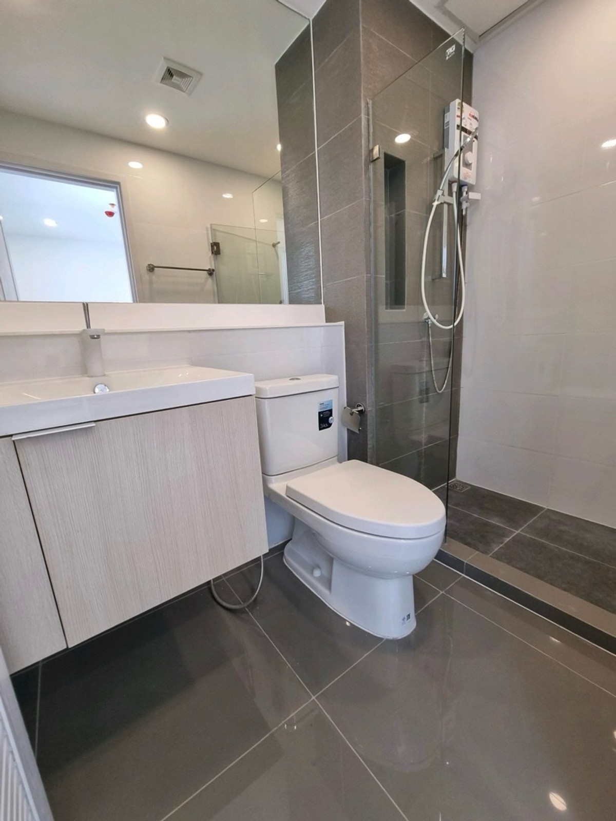 ให้เช่าคอนโดบางซื่อ วงศ์สว่าง เตาปูน : 📍โครงการ : The Clev Riverline เจ้าพระยา - วงศ์สว่าง 
🏢 ใกล้กับ  :  ม. พระจอมเกล้าพระนครเหนือ ( มจพ. )
💵 ราคาเช่า : 15,000 บาท / เดือน