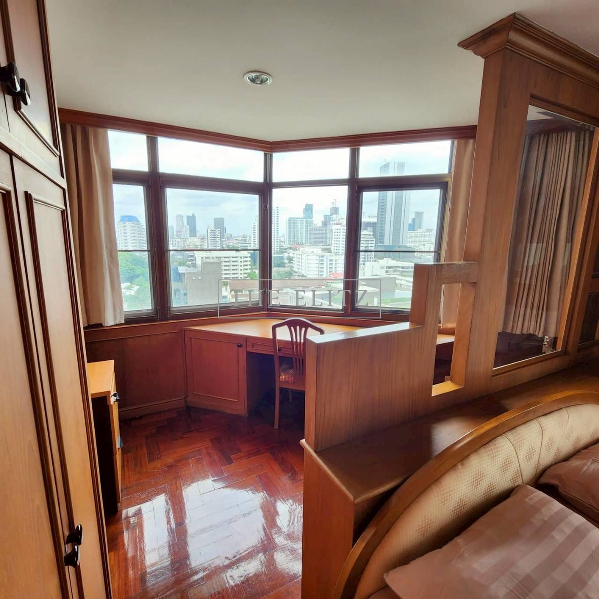 For RentCondoSukhumvit, Asoke, Thonglor : ✨ Walk to Thonglor in a few minutes. But come home and find the tranquility of Waterford Park 53, a good location connecting both Sukhumvit 53 and 55 🎉