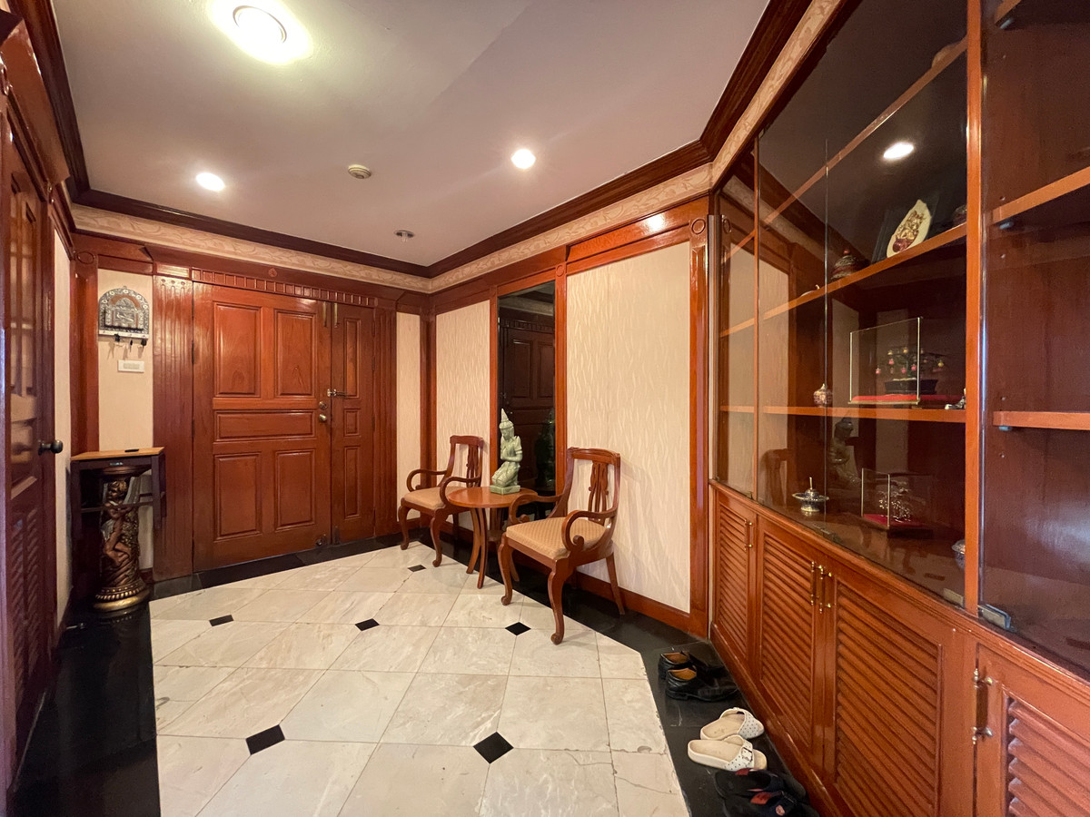 ขายคอนโดสาทร นราธิวาส : 🔥 ขายคอนโดหรู สาทร 4 ห้องนอน พื้นที่ใหญ่ 323 ตร.ม. | Lumpini Place Building ใจกลาง CBD ใกล้ BTS