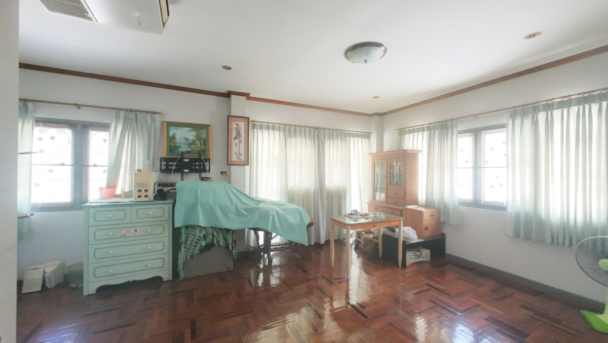 ขายบ้านนวมินทร์ รามอินทรา : ขายบ้านเดี่ยวบุณฑริก วัชรพล 50.6 ตรว. หลังริมถนนเมน หน้าบ้านทิศตะวันออก ทำเลศักยภาพใกล้ทางด่วน