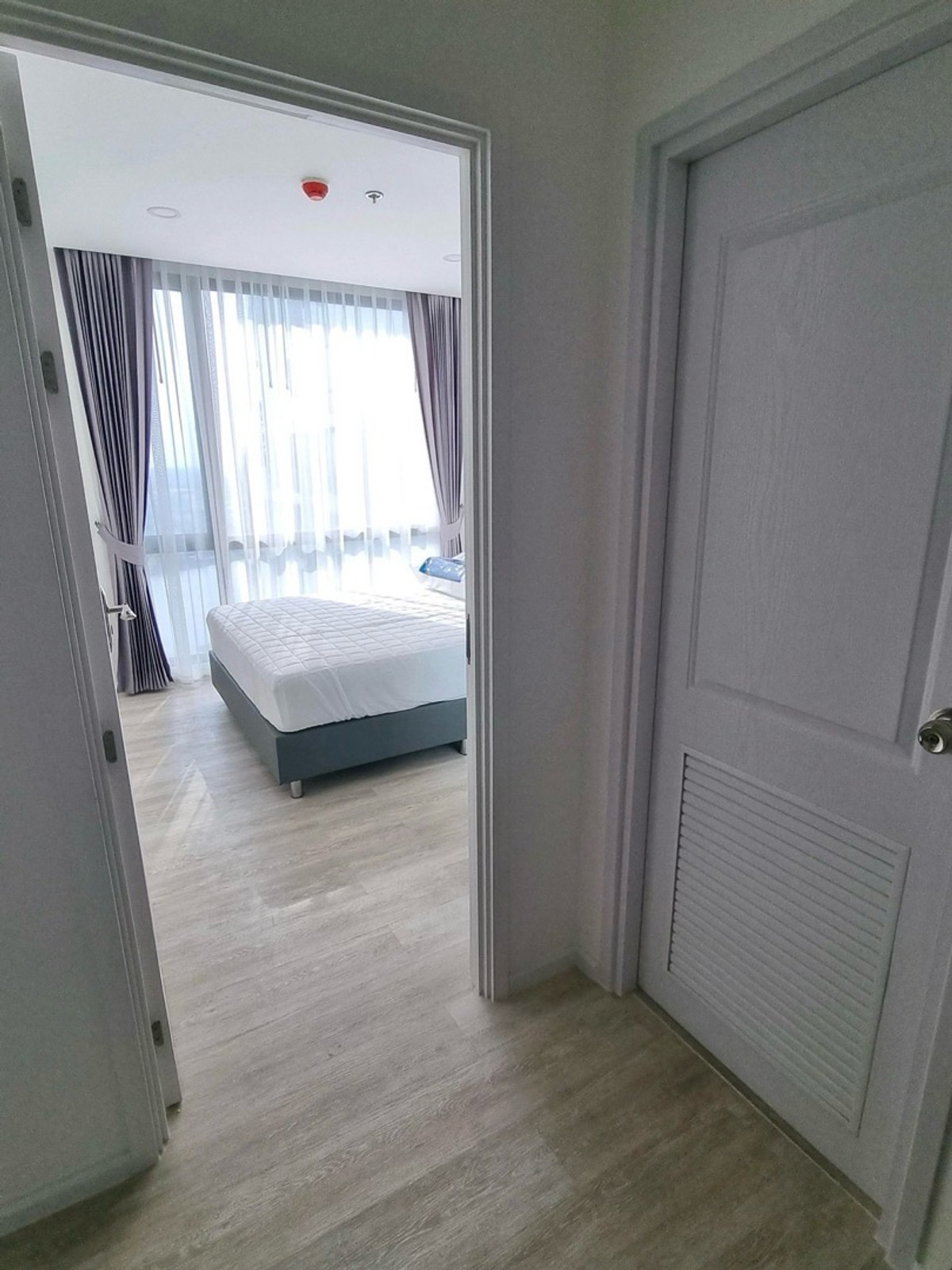 ให้เช่าคอนโดบางซื่อ วงศ์สว่าง เตาปูน : 📍โครงการ : The Clev Riverline เจ้าพระยา - วงศ์สว่าง 
🏢 ใกล้กับ  :  ม. พระจอมเกล้าพระนครเหนือ ( มจพ. )
💵 ราคาเช่า : 15,000 บาท / เดือน