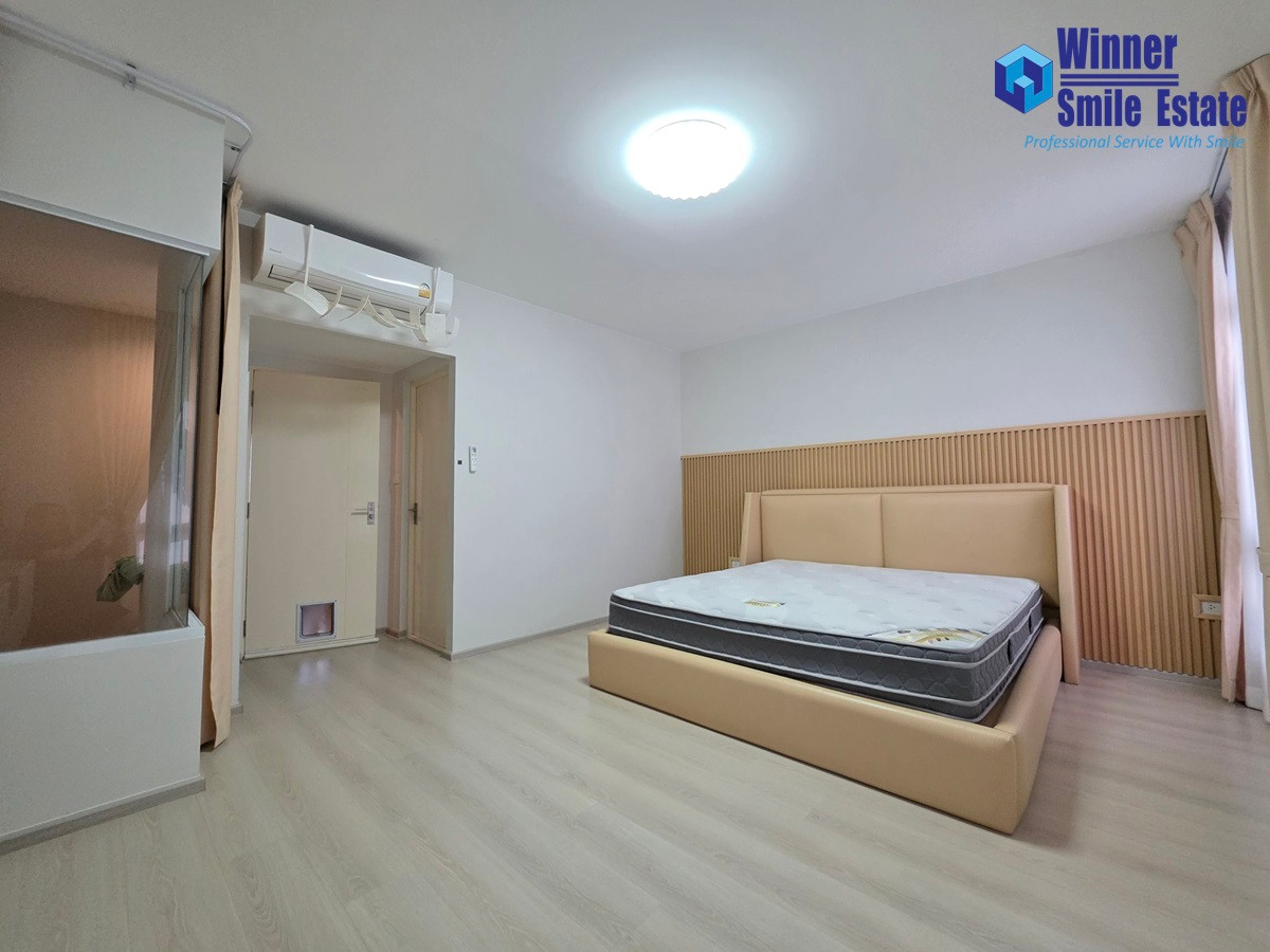 For RentTownhomeSamut Prakan,Samrong : 🔥Townhome for rent, Villaggio Bangna, very beautiful, new, near the garden, lake, in front of the house, not next to anyone.