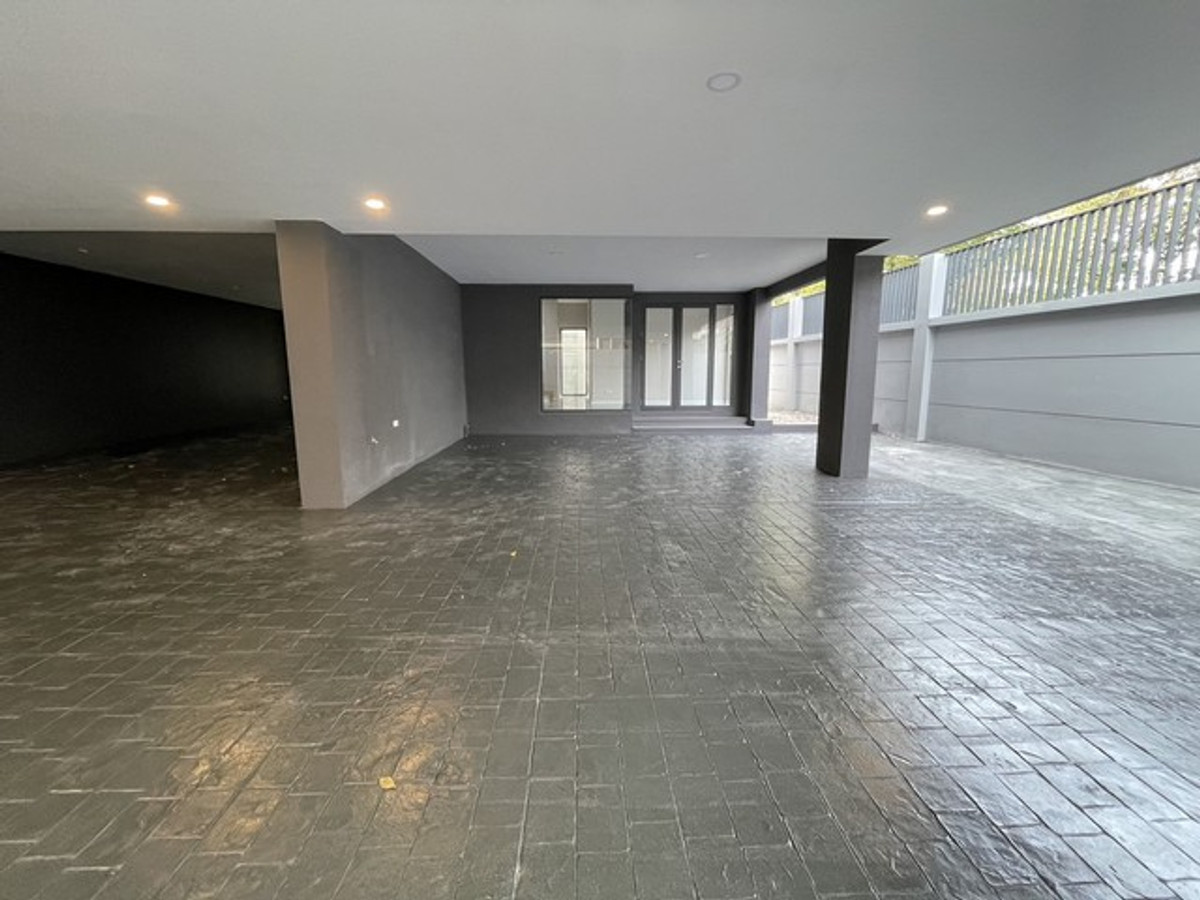 For RentHouseSukhumvit, Asoke, Thonglor : HR3340 FOR RENT Ultra-Luxury House @Sage Thonglor 25, 4.5-storey detached house, premium level. With private elevator and swimming pool in the heart of Thonglor.