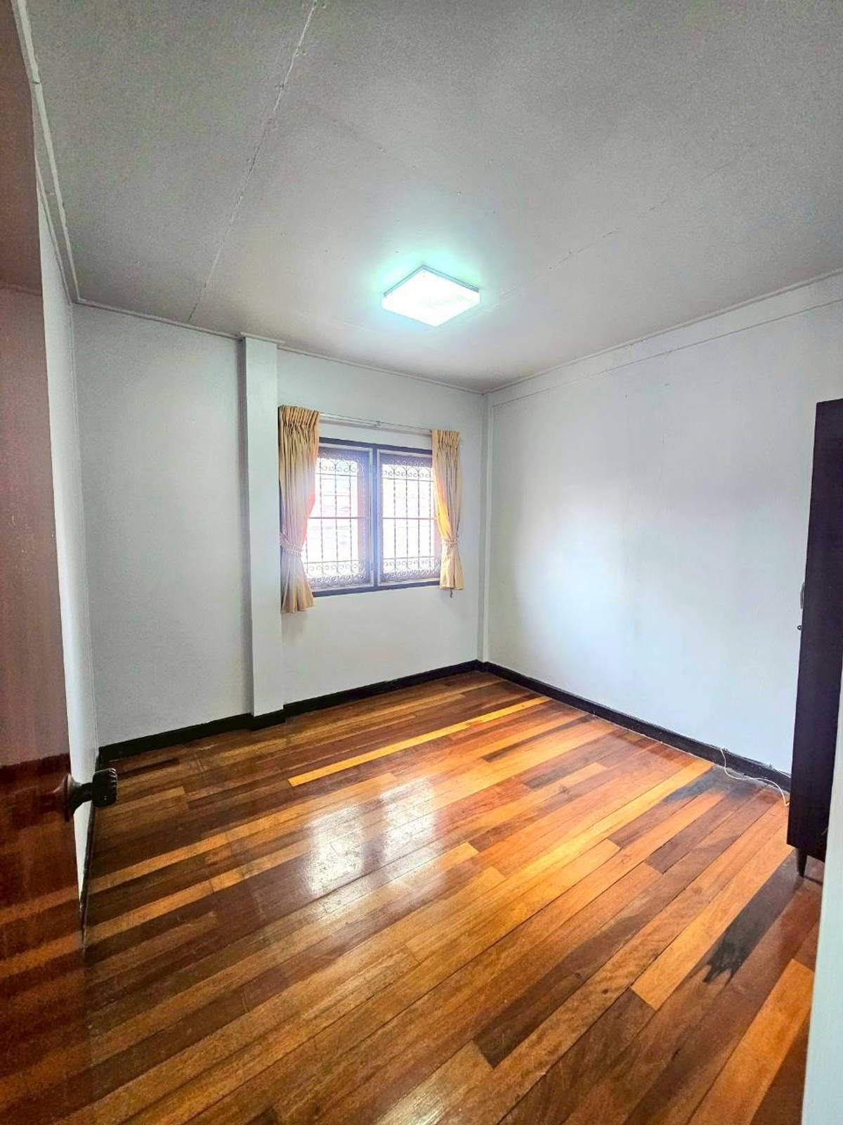 ขายทาวน์โฮมลาดพร้าว101 แฮปปี้แลนด์ : บ้านพร้อมที่ดิน หลังมุมส่วนตัว ใกล้รถไฟฟ้า 🔥 ทาวน์เฮ้าส์ ลาดพร้าว 87 / 3 ห้องนอน (ขาย), Townhouse Ladprao 87 / 3 Bedrooms (FOR SALE) FAHS048