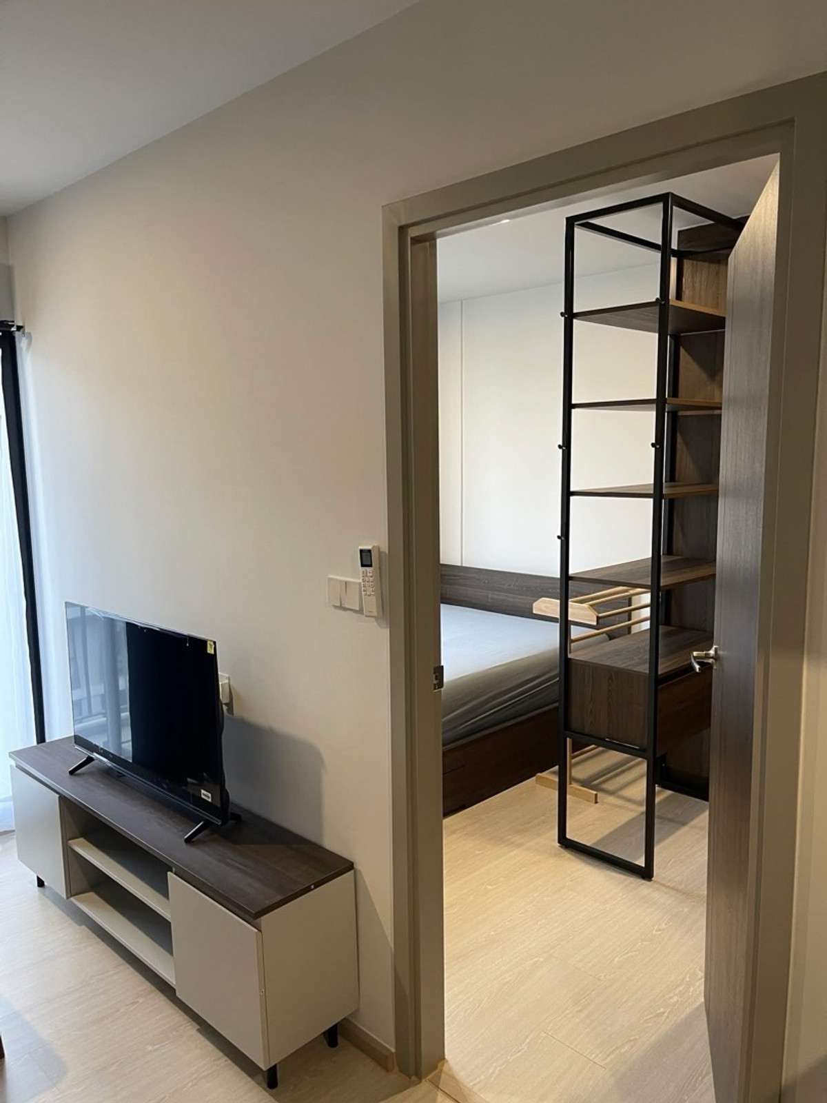 ให้เช่าคอนโดปทุมธานี รังสิต ธรรมศาสตร์ : 📍โครงการ : Nue Cross Khu Khot Station 
                (นิว ครอส คูคต สเตชั่น)

🚝 ใกล้ : BTS สถานีคูคต ประมาณ 200 เมตร
💵 ราคาเช่า : 12,000 บาท / เดือน