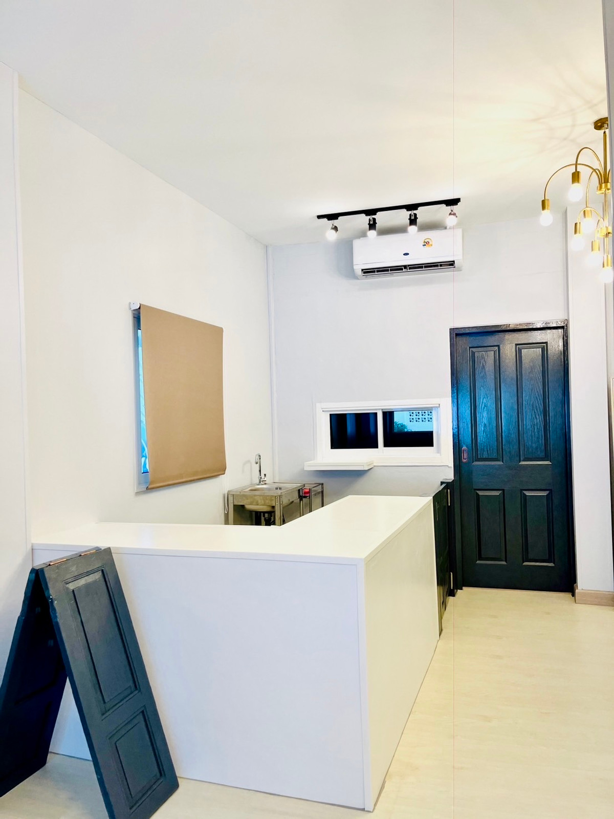 For RentHouseSathorn, Narathiwat : 🏡 (For rent) Newly built house in the heart of Sathorn - near BTS Surasak, good location, not chaotic‼️