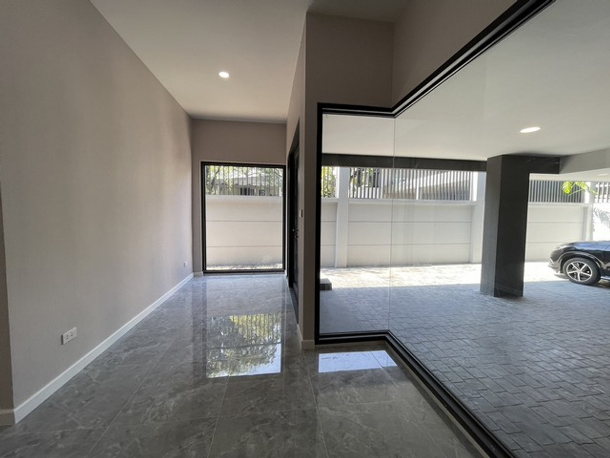 For RentHouseSukhumvit, Asoke, Thonglor : HR3340 FOR RENT Ultra-Luxury House @Sage Thonglor 25, 4.5-storey detached house, premium level. With private elevator and swimming pool in the heart of Thonglor.