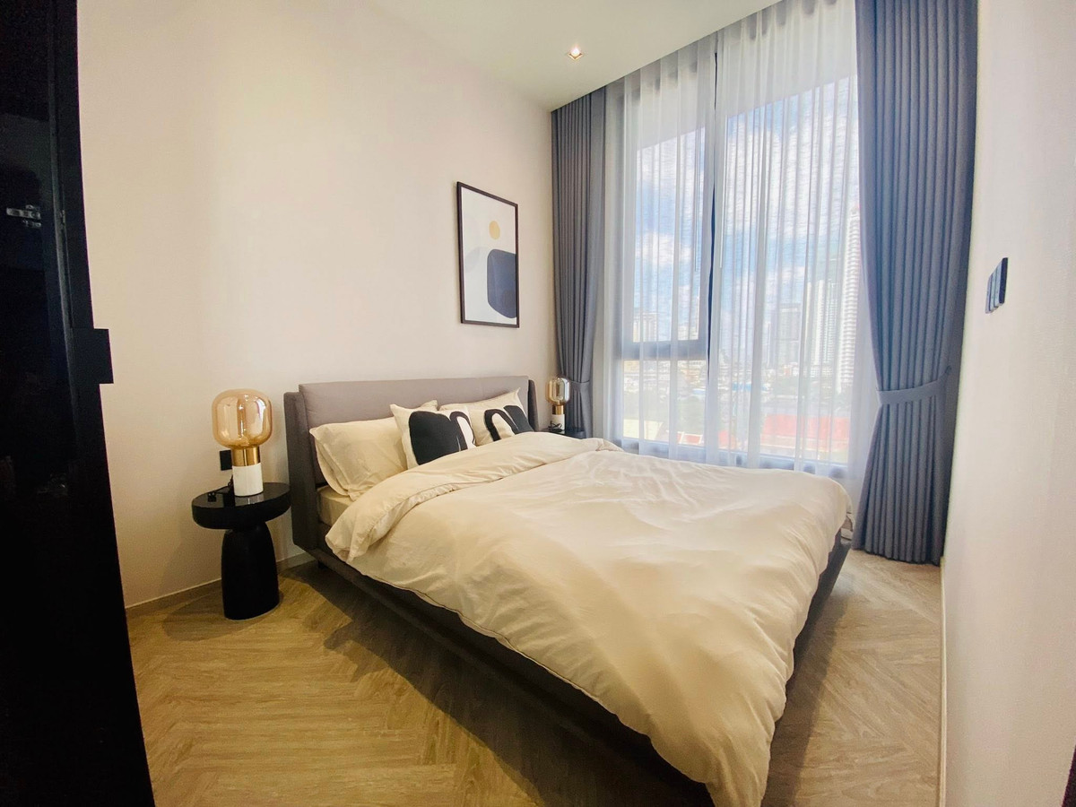 For SaleCondoWongwianyai, Charoennakor : Best Deal in Charoennakhon! 2-Bed Riverside Home Below Market Price!