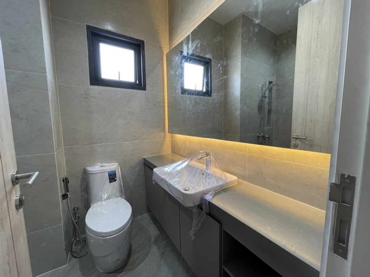 For RentHouseSukhumvit, Asoke, Thonglor : HR3340 FOR RENT Ultra-Luxury House @Sage Thonglor 25, 4.5-storey detached house, premium level. With private elevator and swimming pool in the heart of Thonglor.