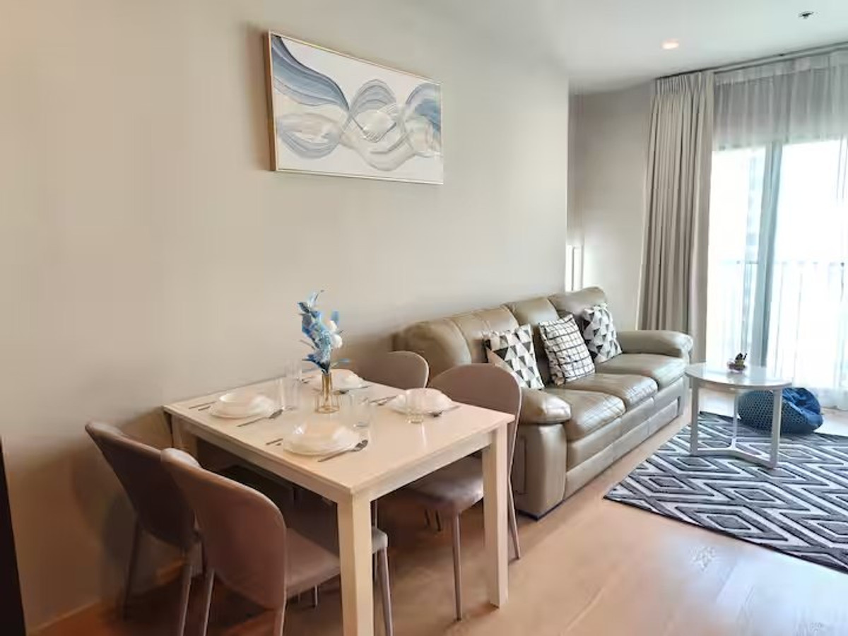 For RentCondoSukhumvit, Asoke, Thonglor : 🚅✨  Noble Refine Phrom Phong For rent 2 bedroom condo - only 5 minutes walk to BTS Phrom Phong.