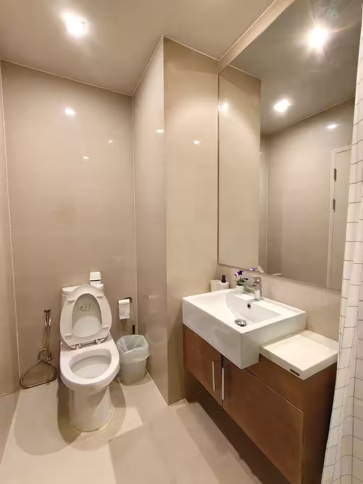 For RentCondoSukhumvit, Asoke, Thonglor : 🚅✨  Noble Refine Phrom Phong For rent 2 bedroom condo - only 5 minutes walk to BTS Phrom Phong.