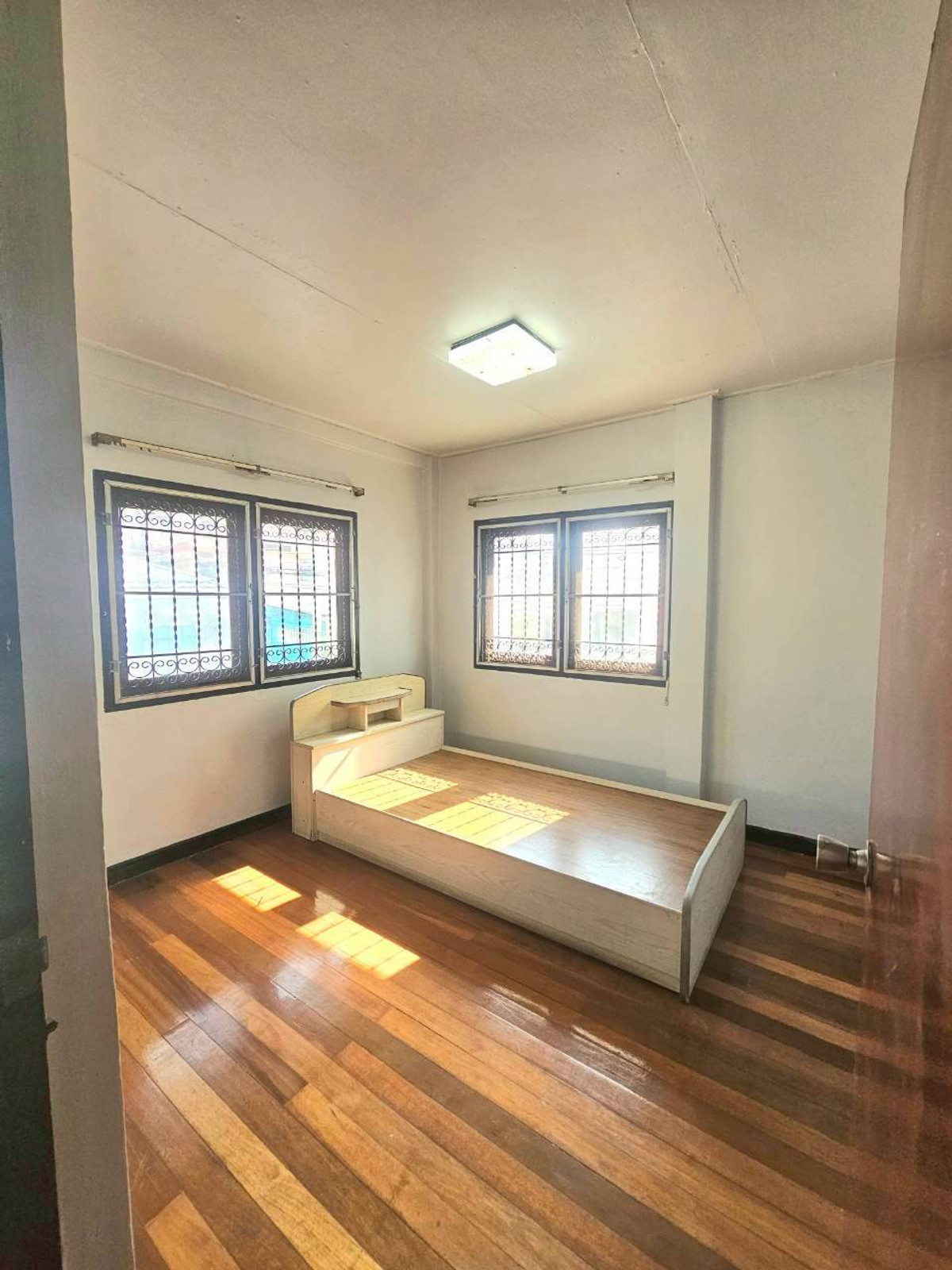 ขายทาวน์โฮมลาดพร้าว101 แฮปปี้แลนด์ : บ้านพร้อมที่ดิน หลังมุมส่วนตัว ใกล้รถไฟฟ้า 🔥 ทาวน์เฮ้าส์ ลาดพร้าว 87 / 3 ห้องนอน (ขาย), Townhouse Ladprao 87 / 3 Bedrooms (FOR SALE) FAHS048