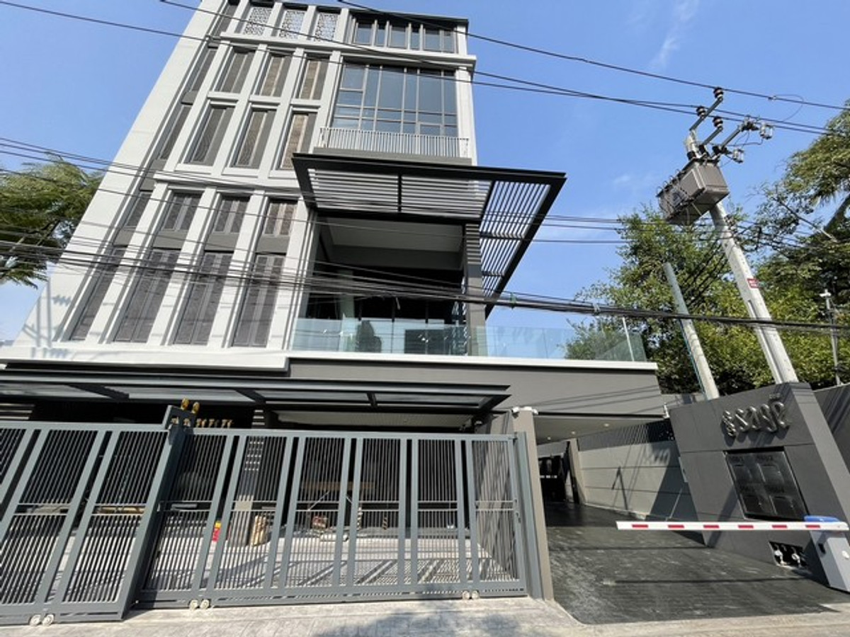 For RentHouseSukhumvit, Asoke, Thonglor : HR3340 FOR RENT Ultra-Luxury House @Sage Thonglor 25, 4.5-storey detached house, premium level. With private elevator and swimming pool in the heart of Thonglor.