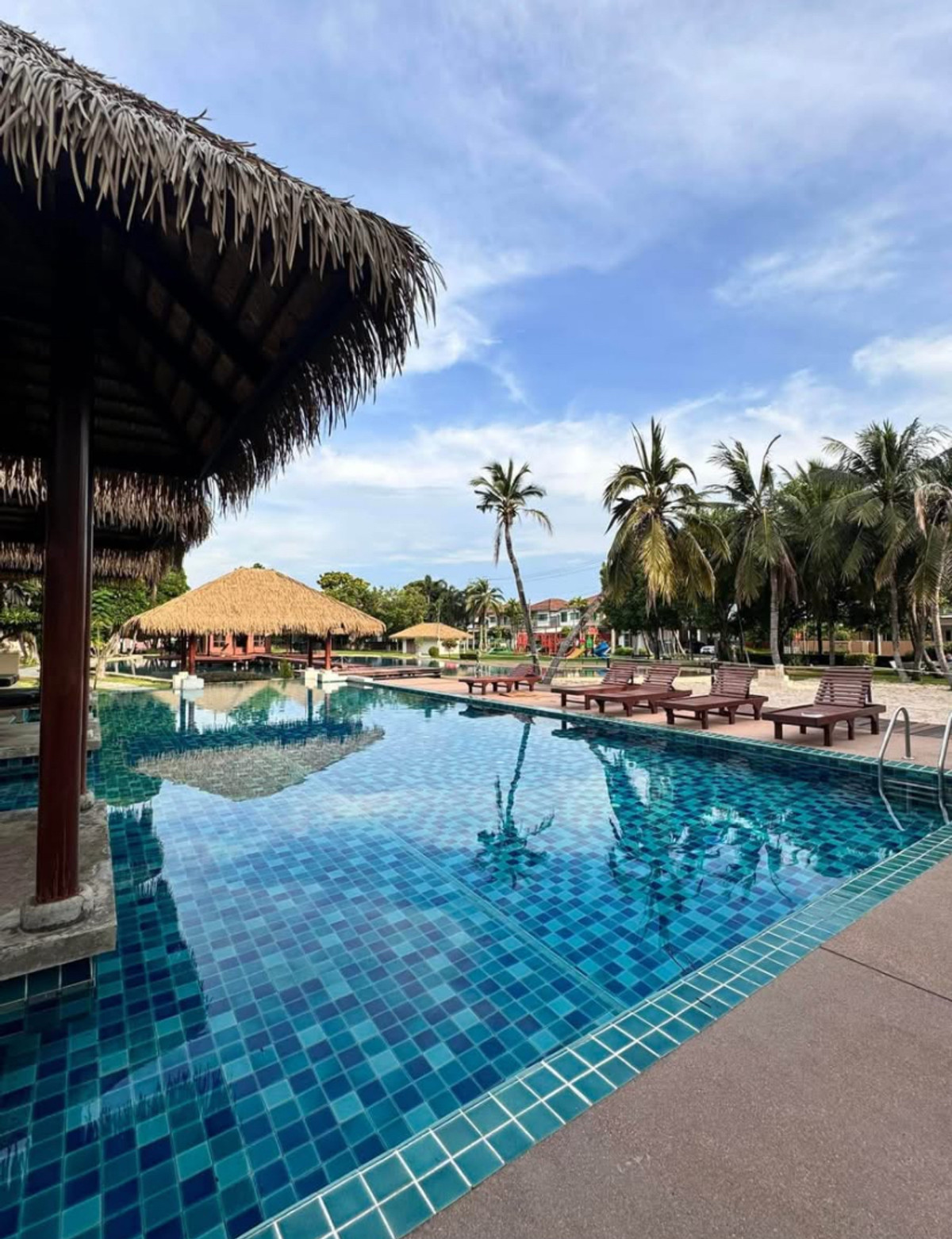 For RentHouseLadkrabang, Suwannaphum Airport : Single house for rent Atoll Maldives Village, Palm Bangna-Wongwaen, fully furnished, near mega bangna.