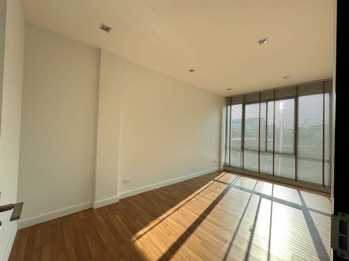 ให้เช่าทาวน์โฮมโชคชัย4 ลาดพร้าว71 : HR3338ปล่อยเช่าโฮมออฟฟิศ 3 ชั้น ""บ้านใหม่"" ทำเลศักยภาพโชคชัย 4พื้นที่ใช้สอย 300 ตร.ม. | จอดรถได้สูงสุด 6 คัน | จดทะเบียนบริษัทได้ 