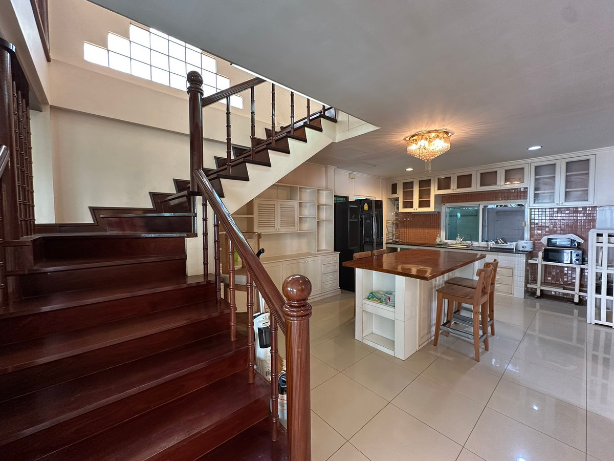 ให้เช่าบ้านพระราม 9 เพชรบุรีตัดใหม่ RCA : ให้เช่า บ้านเดี่ยว 2 ชั้น ซอยศูนย์วิจัย