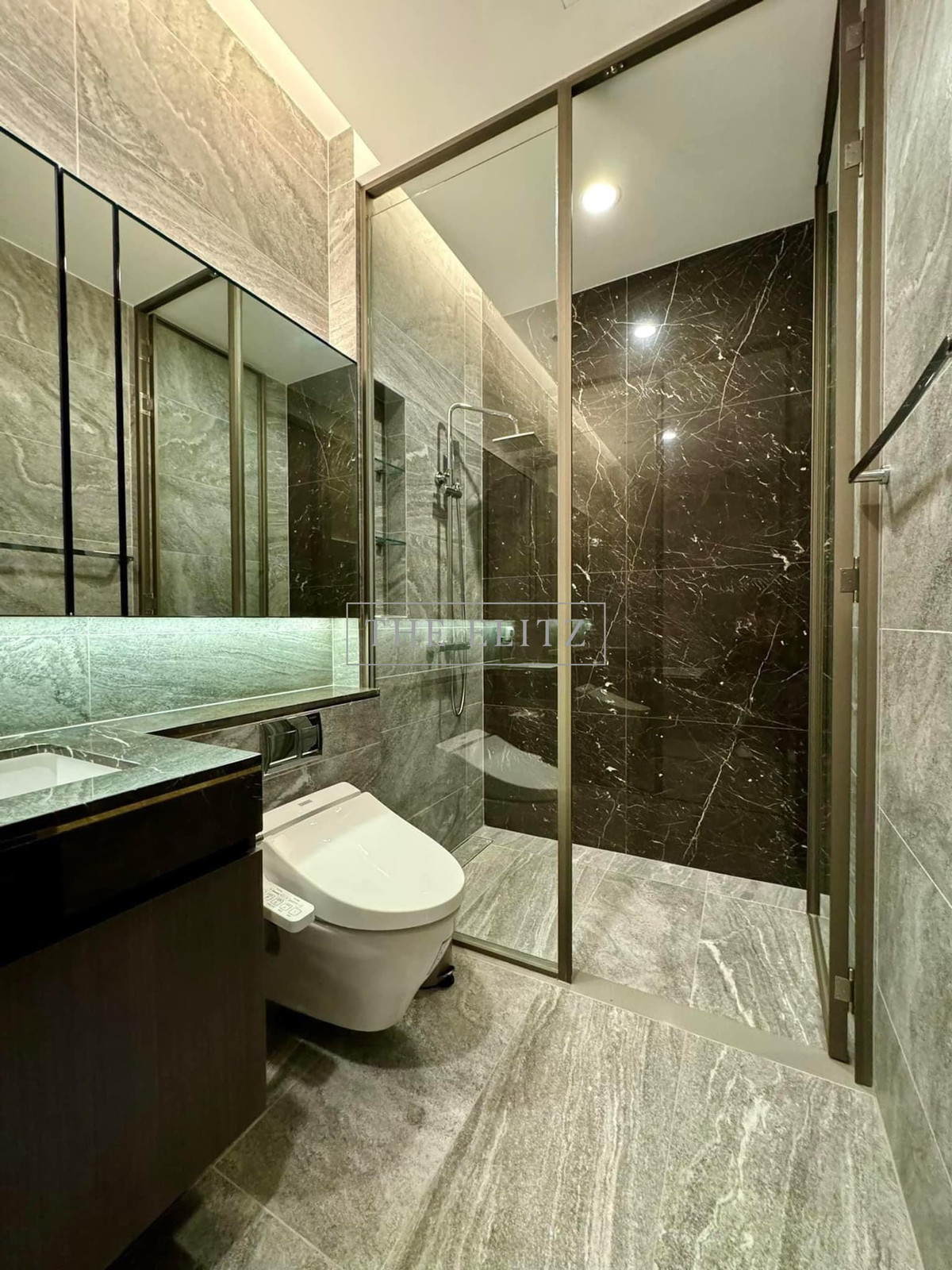 For RentCondoSukhumvit, Asoke, Thonglor : ✨ Sophistication in every inch. For the worthy owner, The ESSE Sukhumvit 36, a beautiful room, premium specs, high ceilings, airy, with a city view as far as the eye can see 💕