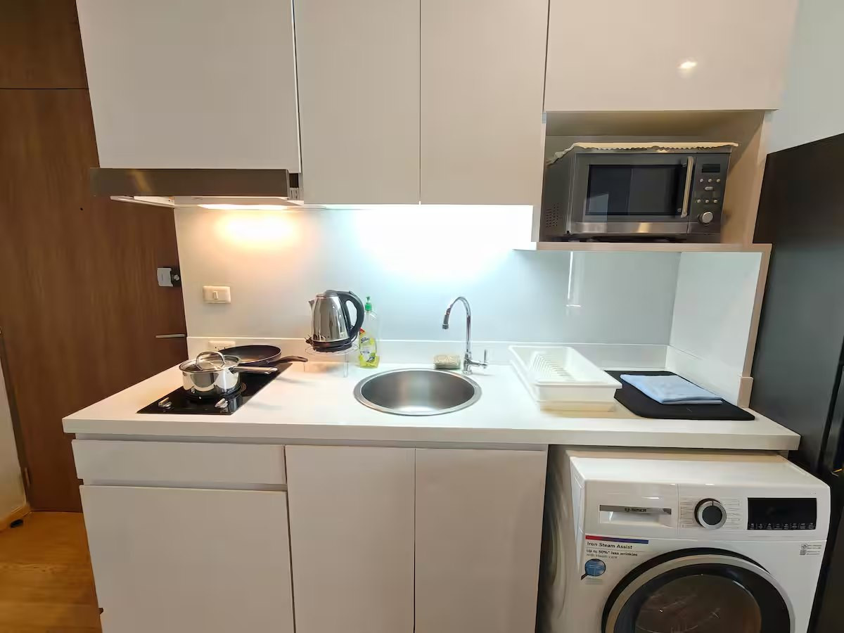 For RentCondoSukhumvit, Asoke, Thonglor : 🚅✨  Noble Refine Phrom Phong For rent 2 bedroom condo - only 5 minutes walk to BTS Phrom Phong.