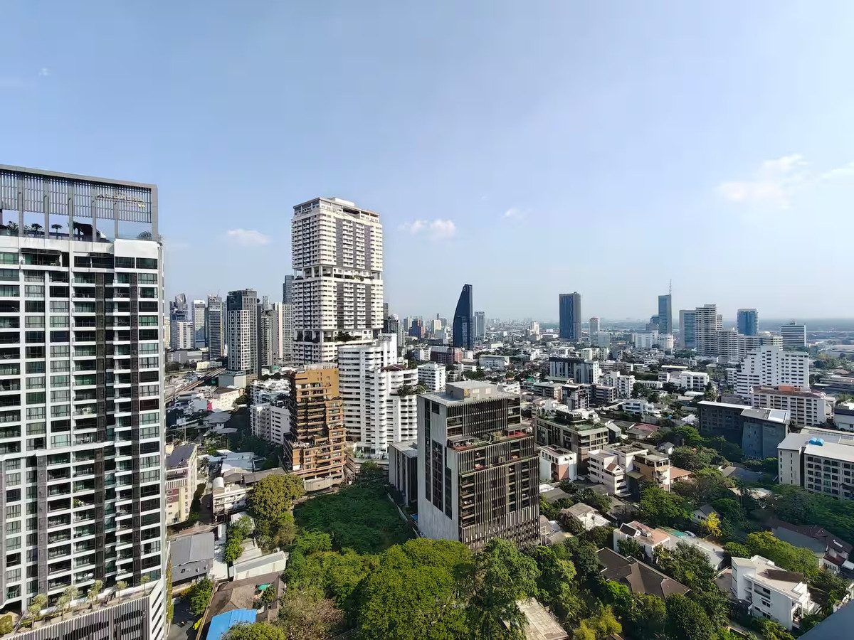 For RentCondoSukhumvit, Asoke, Thonglor : 🚅✨  Noble Refine Phrom Phong For rent 2 bedroom condo - only 5 minutes walk to BTS Phrom Phong.