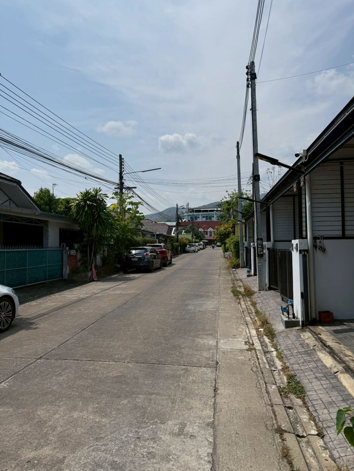 ขายทาวน์โฮมเชียงใหม่ : ทาวน์โฮม 2 ชั้น หมู่บ้านคุ้มครพิงค์ 1 ขนาด 22.3 ตารางวา 2 ห้องนอน  ติดสนามบินเชียงใหม่ ตำบลสุเทพ อำเภอเมืองเชียงใหม่ จังหวัดเชียงใหม่