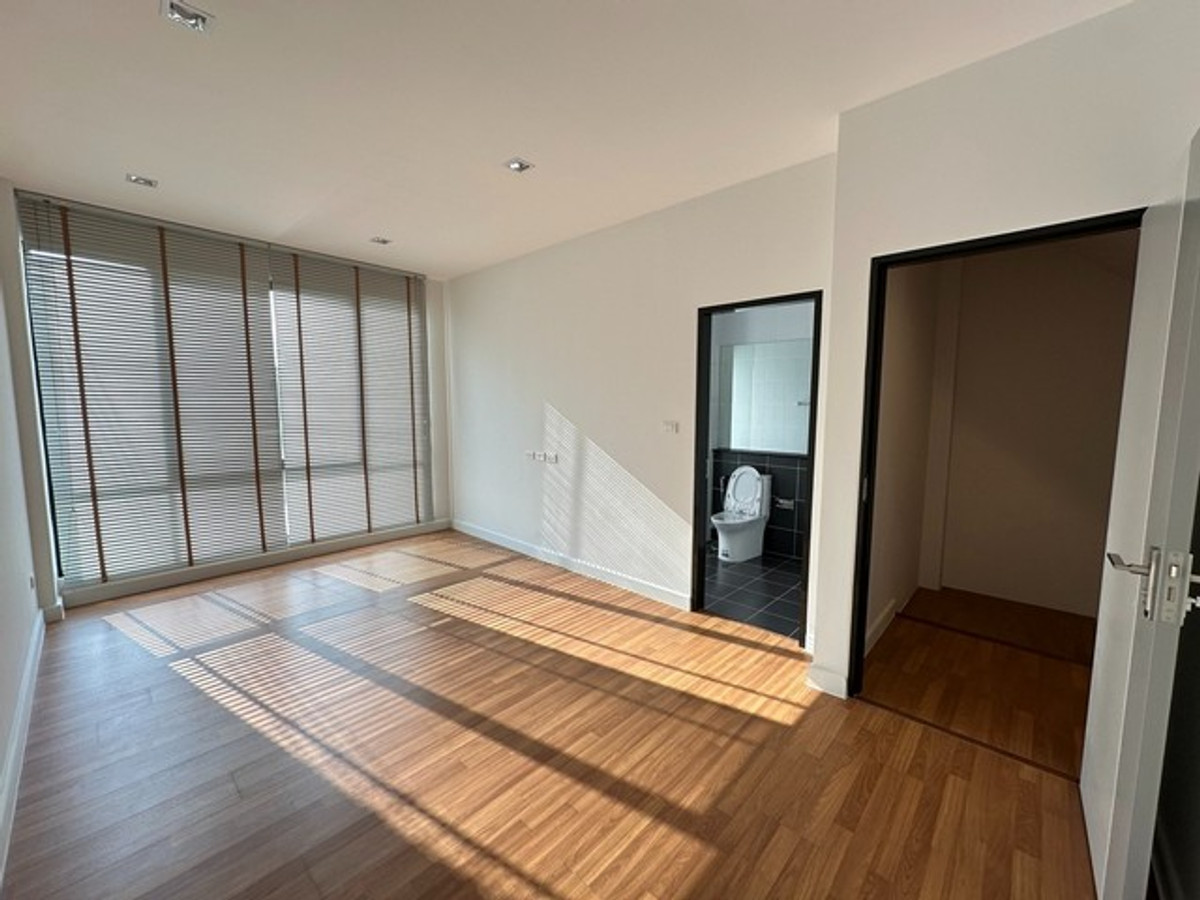 ให้เช่าทาวน์โฮมโชคชัย4 ลาดพร้าว71 : HR3338ปล่อยเช่าโฮมออฟฟิศ 3 ชั้น ""บ้านใหม่"" ทำเลศักยภาพโชคชัย 4พื้นที่ใช้สอย 300 ตร.ม. | จอดรถได้สูงสุด 6 คัน | จดทะเบียนบริษัทได้ 