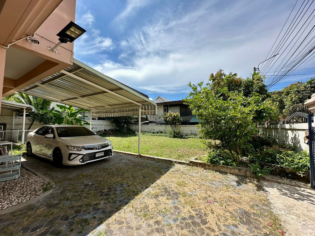 ให้เช่าบ้านพระราม 9 เพชรบุรีตัดใหม่ RCA : ให้เช่า บ้านเดี่ยว 2 ชั้น ซอยศูนย์วิจัย