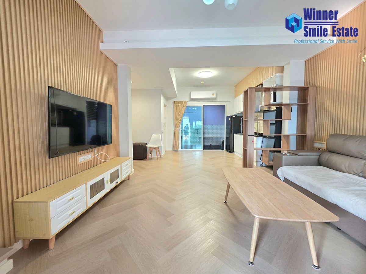 For RentTownhomeSamut Prakan,Samrong : 🔥Townhome for rent, Villaggio Bangna, very beautiful, new, near the garden, lake, in front of the house, not next to anyone.