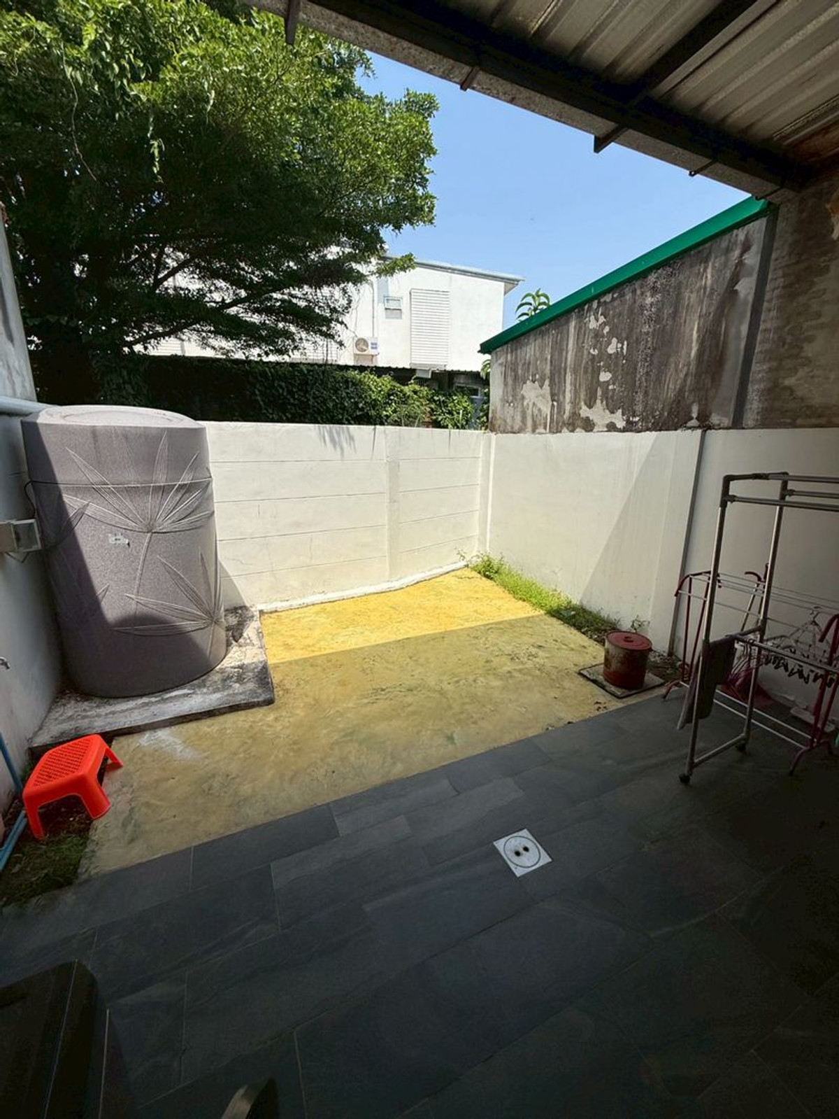 ขายทาวน์โฮมเชียงใหม่ : ทาวน์โฮม 2 ชั้น หมู่บ้านคุ้มครพิงค์ 1 ขนาด 22.3 ตารางวา 2 ห้องนอน  ติดสนามบินเชียงใหม่ ตำบลสุเทพ อำเภอเมืองเชียงใหม่ จังหวัดเชียงใหม่