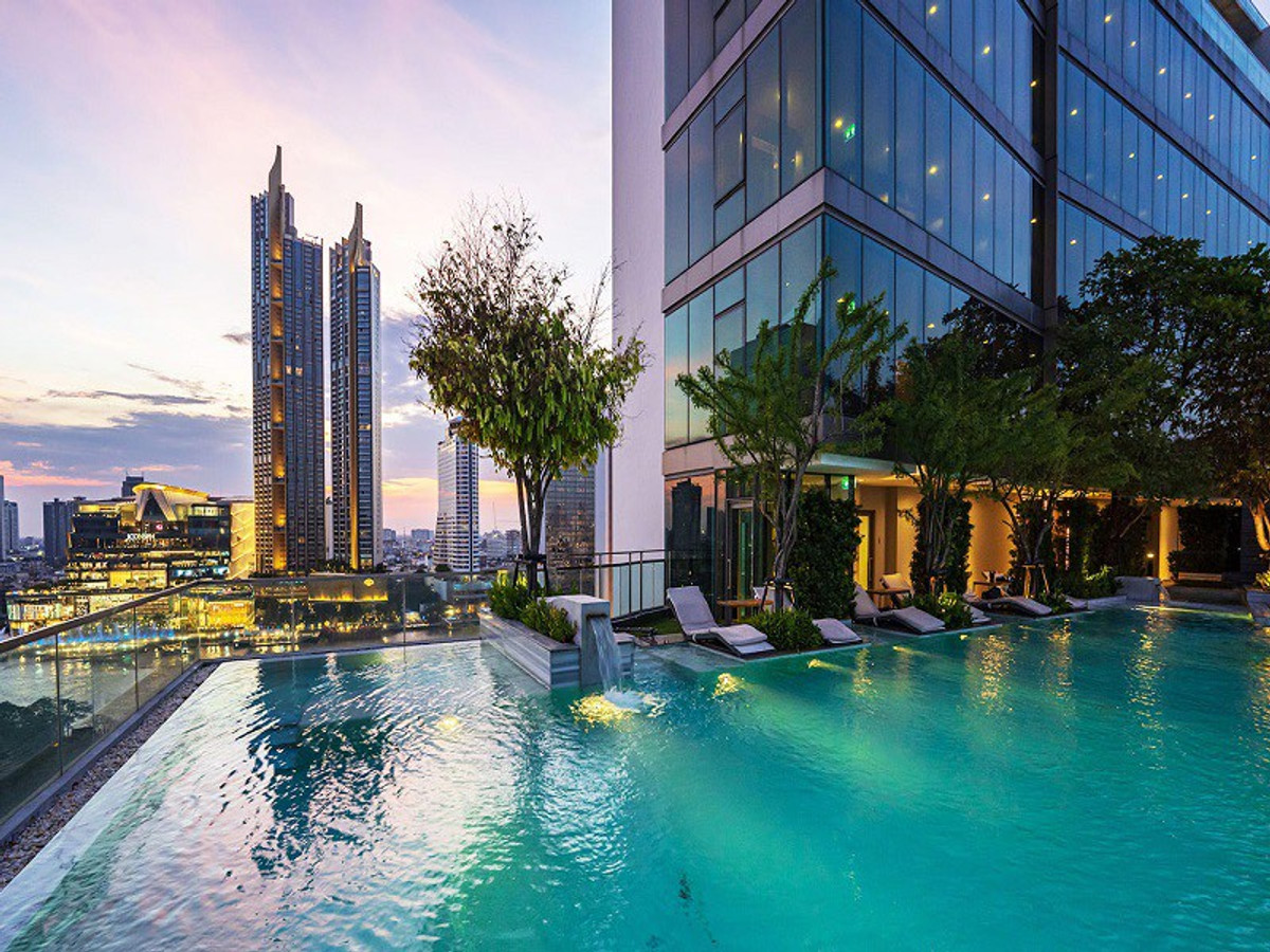 For RentCondoSathorn, Narathiwat : ✨ The most hip lifestyle source, The Room 30, easily connects Charoen Krung-Si Phraya-Songwat within walking distance 🎉