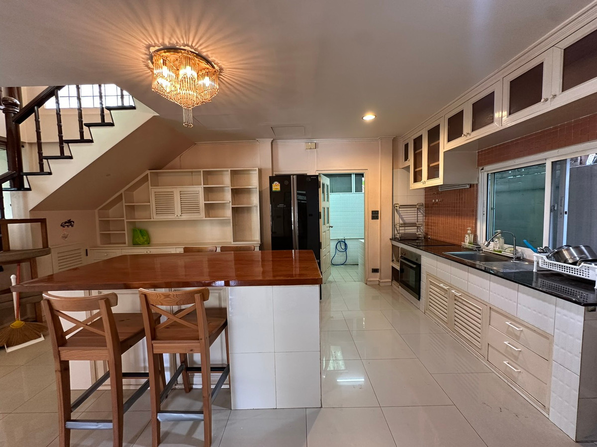 ให้เช่าบ้านพระราม 9 เพชรบุรีตัดใหม่ RCA : ให้เช่า บ้านเดี่ยว 2 ชั้น ซอยศูนย์วิจัย