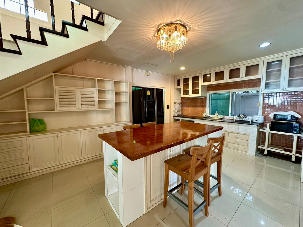 ให้เช่าบ้านพระราม 9 เพชรบุรีตัดใหม่ RCA : ให้เช่า บ้านเดี่ยว 2 ชั้น ซอยศูนย์วิจัย