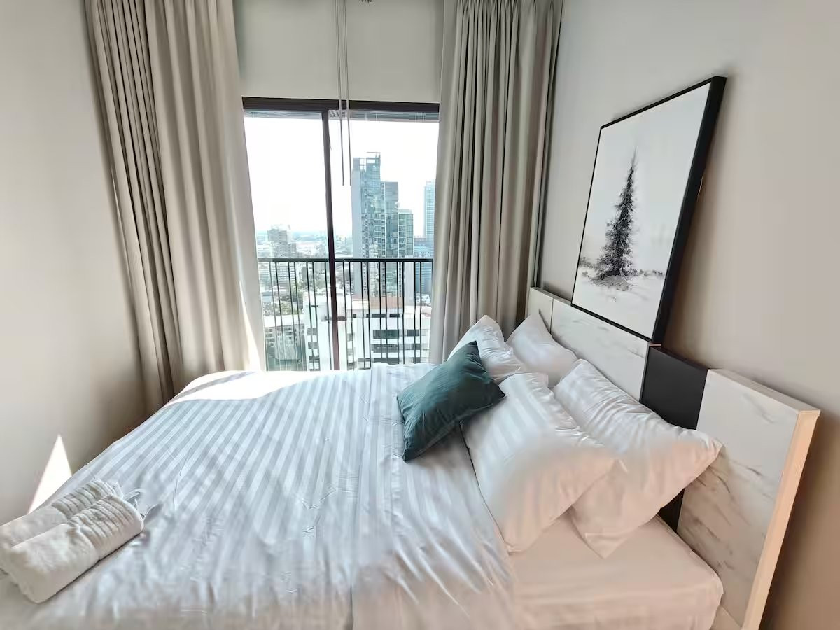 For RentCondoSukhumvit, Asoke, Thonglor : 🚅✨  Noble Refine Phrom Phong For rent 2 bedroom condo - only 5 minutes walk to BTS Phrom Phong.