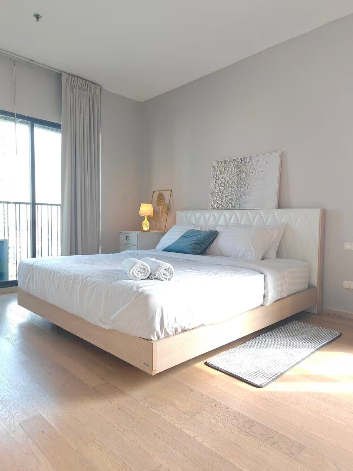 For RentCondoSukhumvit, Asoke, Thonglor : 🚅✨  Noble Refine Phrom Phong For rent 2 bedroom condo - only 5 minutes walk to BTS Phrom Phong.