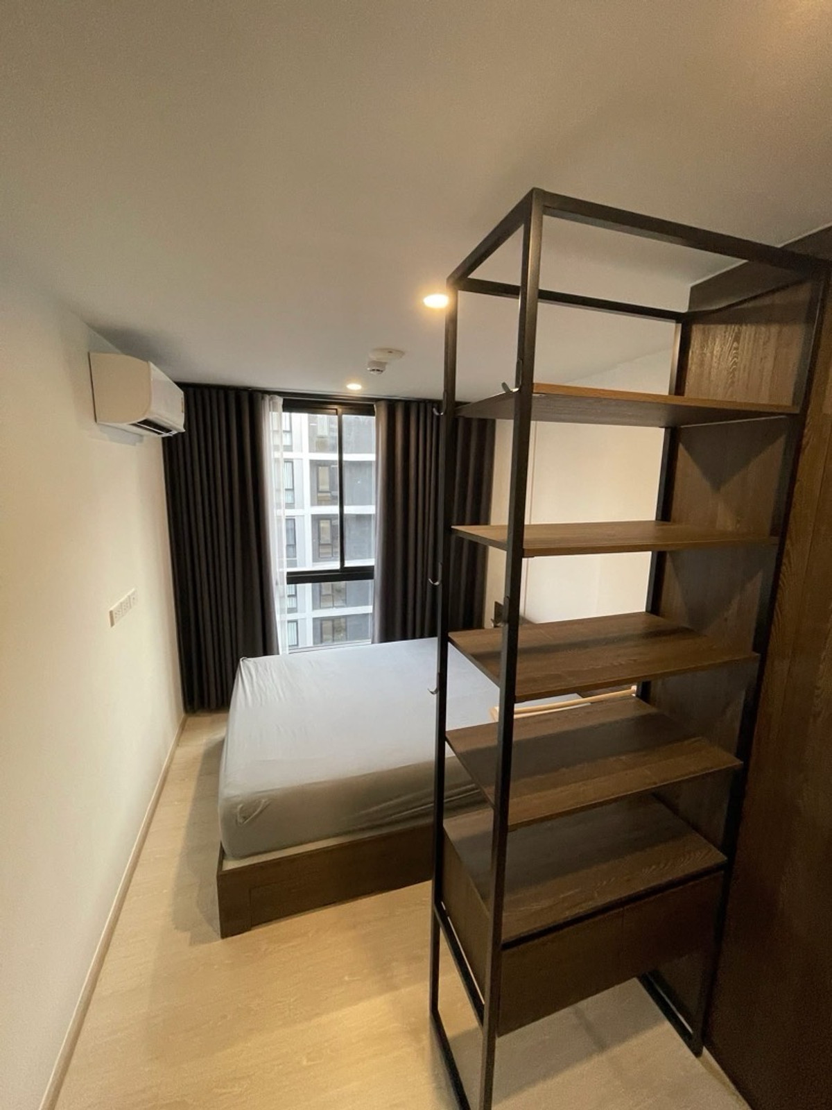 ให้เช่าคอนโดปทุมธานี รังสิต ธรรมศาสตร์ : 📍โครงการ : Nue Cross Khu Khot Station 
                (นิว ครอส คูคต สเตชั่น)

🚝 ใกล้ : BTS สถานีคูคต ประมาณ 200 เมตร
💵 ราคาเช่า : 12,000 บาท / เดือน