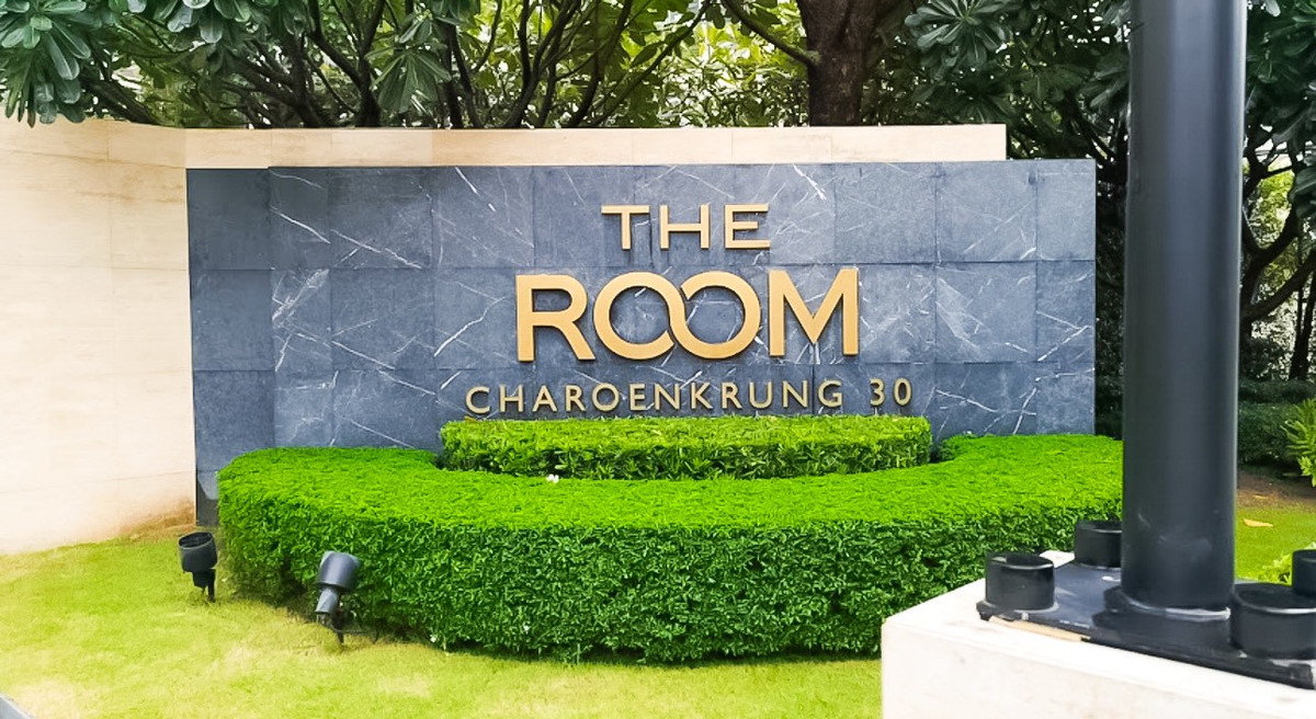 For RentCondoSathorn, Narathiwat : ✨ The most hip lifestyle source, The Room 30, easily connects Charoen Krung-Si Phraya-Songwat within walking distance 🎉