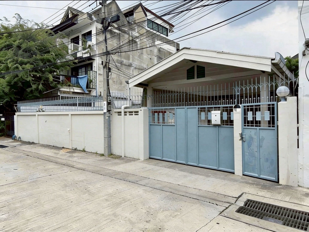 ให้เช่าบ้านอารีย์ อนุสาวรีย์ : ให้เช่าบ้านเดี่ยว ย่านอารีย์ ซอยสายลม   🎡🎄🧑🏼‍🎄阿里地區賽隆巷獨棟房屋出租。