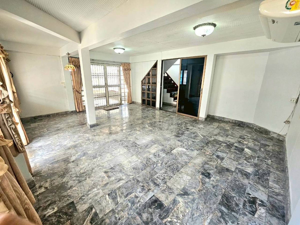 ขายทาวน์โฮมลาดพร้าว101 แฮปปี้แลนด์ : บ้านพร้อมที่ดิน หลังมุมส่วนตัว ใกล้รถไฟฟ้า 🔥 ทาวน์เฮ้าส์ ลาดพร้าว 87 / 3 ห้องนอน (ขาย), Townhouse Ladprao 87 / 3 Bedrooms (FOR SALE) FAHS048