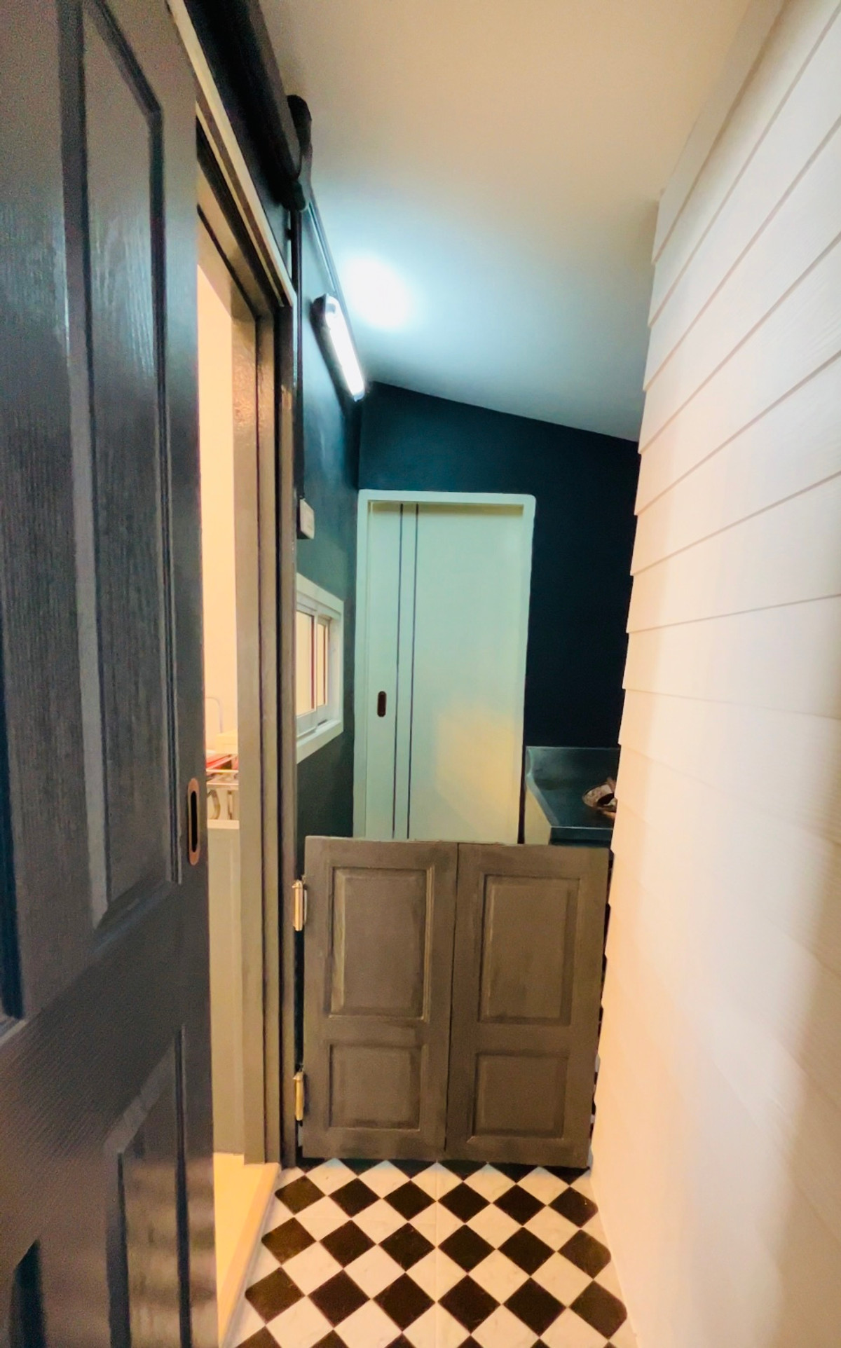 For RentHouseSathorn, Narathiwat : 🏡 (For rent) Newly built house in the heart of Sathorn - near BTS Surasak, good location, not chaotic‼️