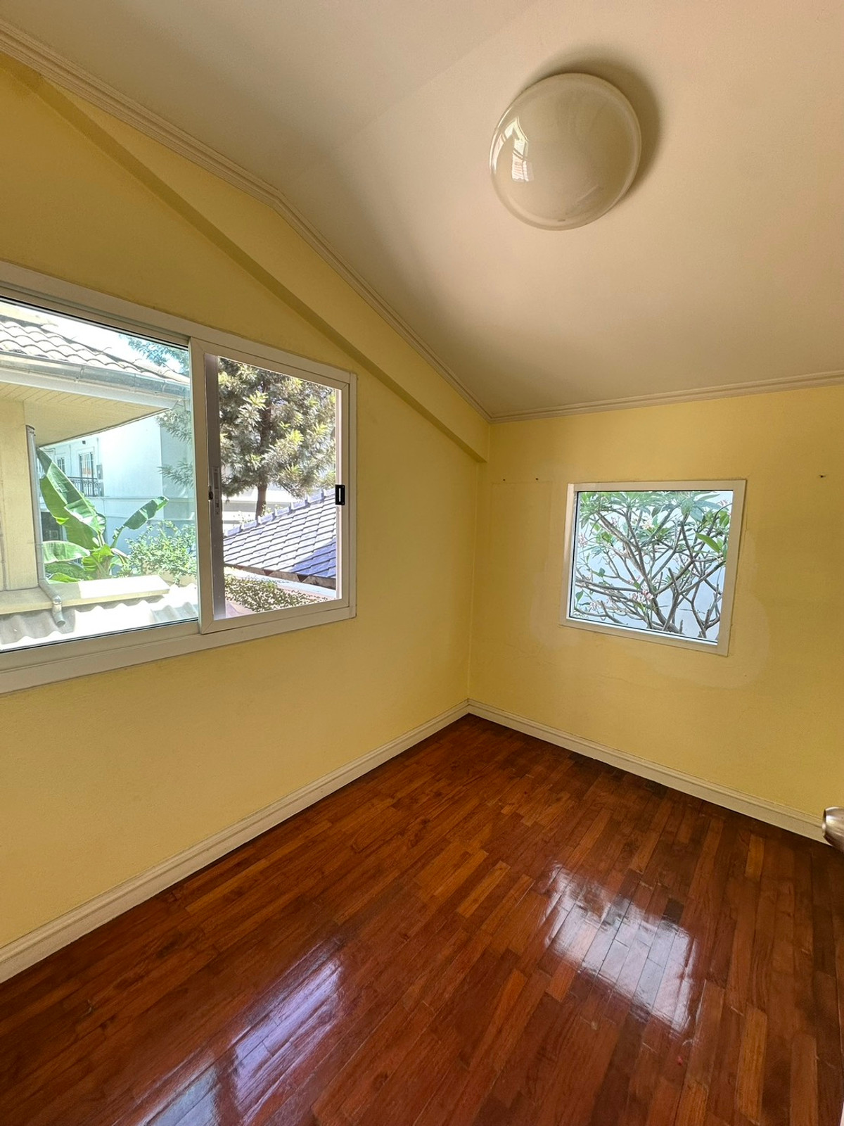 ให้เช่าบ้านพระราม 9 เพชรบุรีตัดใหม่ RCA : ให้เช่า บ้านเดี่ยว 2 ชั้น ซอยศูนย์วิจัย