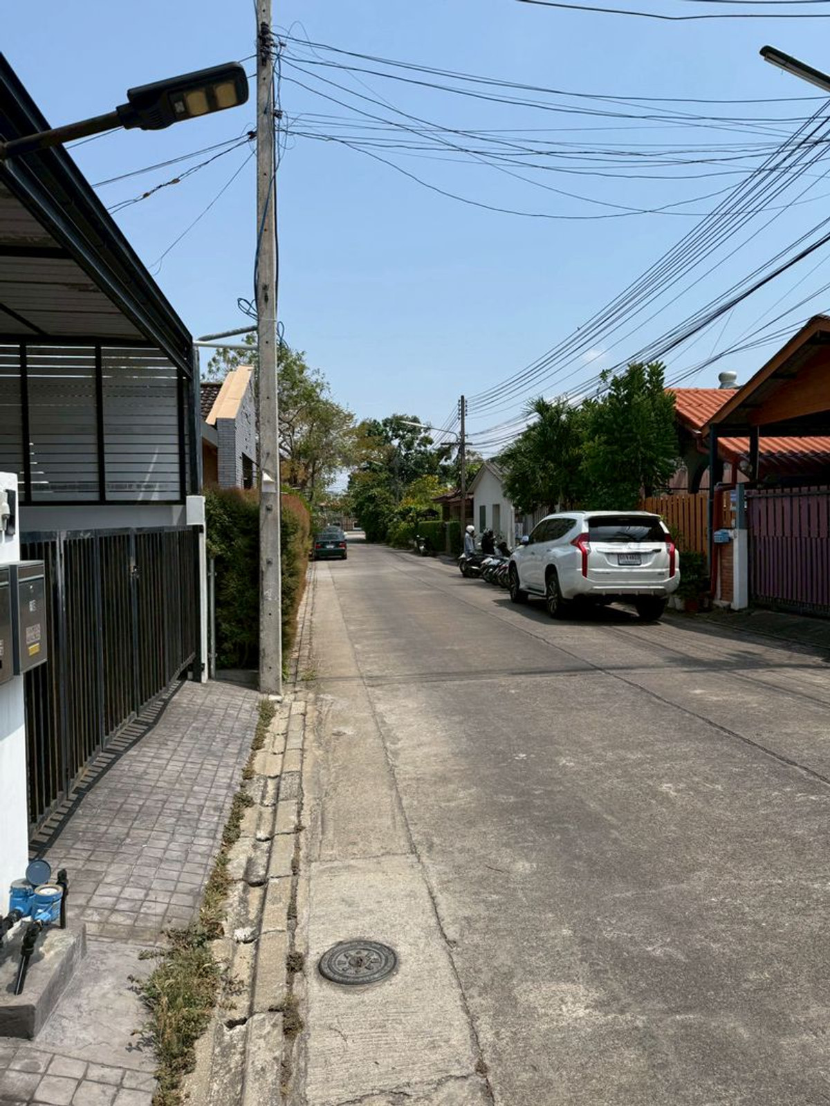 ขายทาวน์โฮมเชียงใหม่ : ทาวน์โฮม 2 ชั้น หมู่บ้านคุ้มครพิงค์ 1 ขนาด 22.3 ตารางวา 2 ห้องนอน  ติดสนามบินเชียงใหม่ ตำบลสุเทพ อำเภอเมืองเชียงใหม่ จังหวัดเชียงใหม่