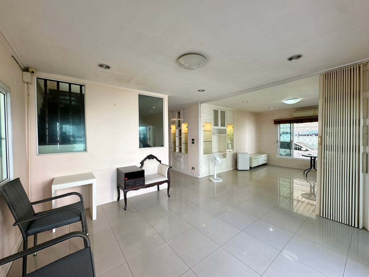 ให้เช่าบ้านพระราม 9 เพชรบุรีตัดใหม่ RCA : ให้เช่า บ้านเดี่ยว 2 ชั้น ซอยศูนย์วิจัย