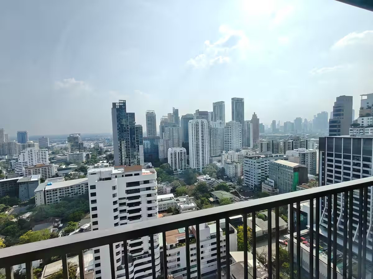 For RentCondoSukhumvit, Asoke, Thonglor : 🚅✨  Noble Refine Phrom Phong For rent 2 bedroom condo - only 5 minutes walk to BTS Phrom Phong.